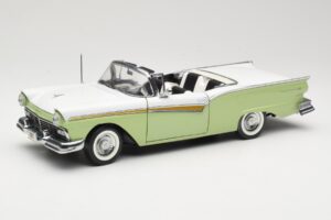 Ford Fairlane Skyliner Zielony i Biały Sun Star 1:18 FORD003 Metal