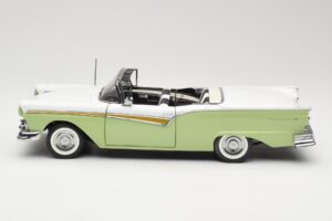 Ford Fairlane Skyliner Zielony i Biały Sun Star 1:18 FORD003 Metal — zdjęcie 5 z 9