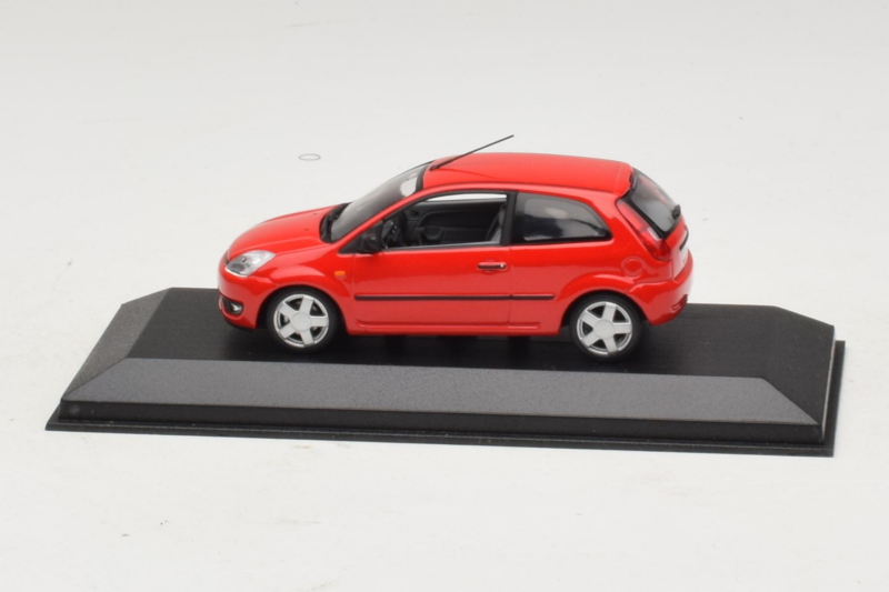 Ford Fiesta Mk5 2-Door Czerwony Minichamps 1:43 FIESTA004 Metal