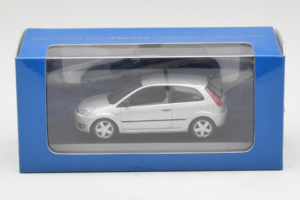 Ford Fiesta Mk5 2-Door Srebrny Minichamps 1:43 FIESTA003 Metal — zdjęcie 4 z 4