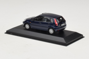 Ford Fiesta Mk5 4-Door Ciemnoniebieski Minichamps 1:43 FIESTA001 Metal — zdjęcie 3 z 4