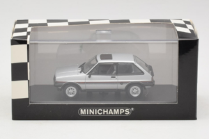 Ford Fiesta XR2 Srebrny Minichamps 1:43 400085160 Metal — zdjęcie 4 z 4