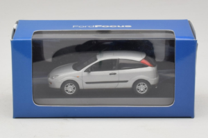 Ford Focus Mk1 3-Door Srebrny Minichamps 1:43 FOCUS005 Metal — zdjęcie 5 z 5