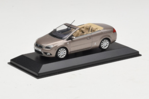 Ford Focus Mk2 CC Szary Minichamps 1:43 FORD005 Metal — zdjęcie 2 z 4