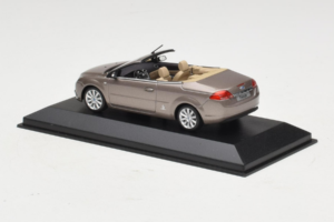 Ford Focus Mk2 CC Szary Minichamps 1:43 FORD005 Metal — zdjęcie 3 z 4