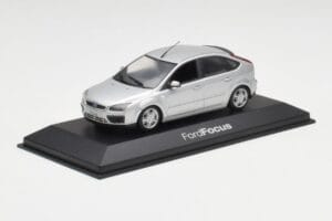 Ford Focus Mk2 Moondust Srebrny Minichamps 1:43 FOCUS002 Metal — zdjęcie 2 z 4