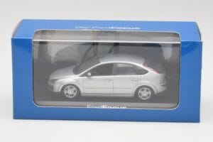 Ford Focus Mk2 Moondust Srebrny Minichamps 1:43 FOCUS002 Metal — zdjęcie 4 z 4
