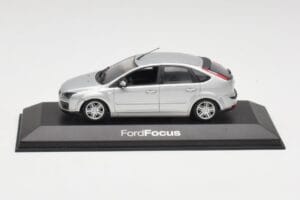 Ford Focus Mk2 Moondust Srebrny Minichamps 1:43 FOCUS002 Metal
