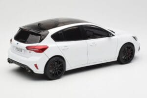 Ford Focus ST Mk4 Frozen Biały MCG 1:18 MCG18453 Metal — zdjęcie 2 z 6