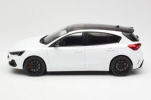 Ford Focus ST Mk4 Frozen Biały MCG 1:18 MCG18453 Metal — zdjęcie 3 z 6
