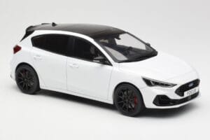 Ford Focus ST Mk4 Frozen Biały MCG 1:18 MCG18453 Metal — zdjęcie 4 z 6