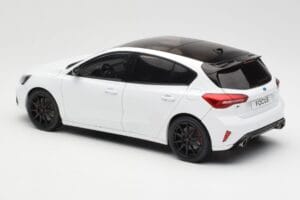 Ford Focus ST Mk4 Frozen Biały MCG 1:18 MCG18453 Metal — zdjęcie 5 z 6