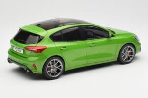 Ford Focus ST Mk4 Zielony MCG 1:18 MCG18452 Metal — zdjęcie 2 z 6
