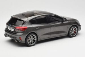 Ford Focus ST Mk4 Szary MCG 1:18 MCG18454 Metal — zdjęcie 2 z 6