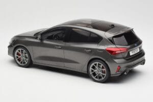 Ford Focus ST Mk4 Szary MCG 1:18 MCG18454 Metal — zdjęcie 5 z 6