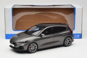 Ford Focus ST Mk4 Szary MCG 1:18 MCG18454 Metal — zdjęcie 6 z 6