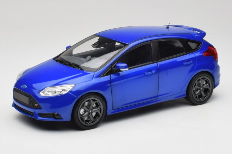 Ford Focus ST Mk2 Blue Metallic Minichamps 1:18 110082001 Metal