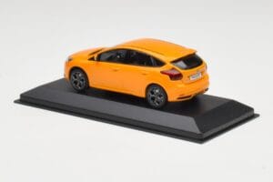 Ford Focus ST Mk3 Tangerine Scream Minichamps 1:43 FOCUS001 Metal — zdjęcie 3 z 4
