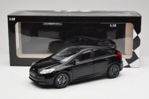 Ford Focus ST Mk2 Panther Black Metallic Minichamps 1:18 110082000 Metal — zdjęcie 8 z 8