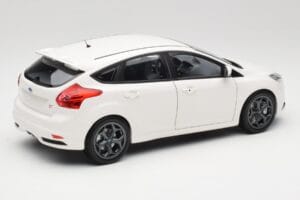 Ford Focus ST Mk2 Biały Minichamps 1:18 110082004 Metal — zdjęcie 3 z 8