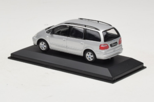Ford Galaxy Mk2 Srebrny Minichamps 1:43 GALAXY001 Metal — zdjęcie 3 z 4