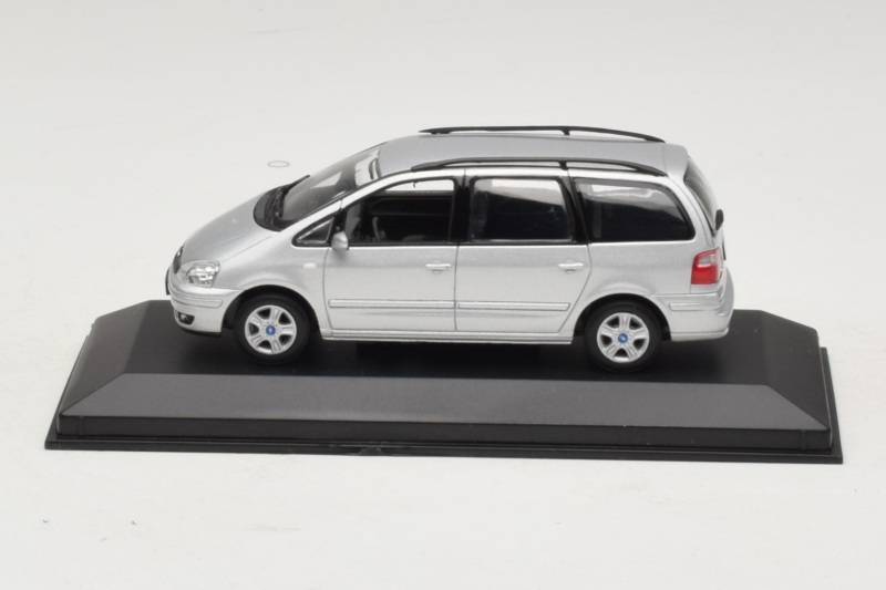 Ford Galaxy Mk2 Srebrny Minichamps 1:43 GALAXY001 Metal