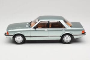 Ford Granada Mk2 2.8 Ghia Light Green Metallic MCG 1:18 MCG18535 Metal — zdjęcie 3 z 6