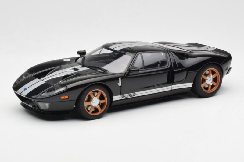 Ford GT Czarny Z Białymi Pasami AUTOart 1:18 73023 Metal