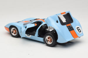 Ford GT40 Gulf #6 J. Ickx / J. Oliver 24 Hours of Le Mans 1969 Eagles Race 1:18 300600 Metal — zdjęcie 5 z 8