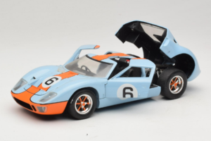 Ford GT40 Gulf #6 J. Ickx / J. Oliver 24 Hours of Le Mans 1969 Revell 1:18 48824 Metal — zdjęcie 2 z 8
