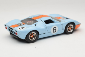 Ford GT40 Gulf #6 J. Ickx / J. Oliver 24 Hours of Le Mans 1969 Revell 1:18 48824 Metal — zdjęcie 3 z 8
