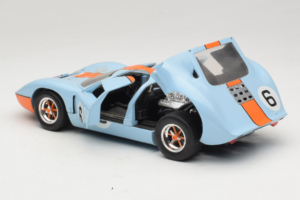 Ford GT40 Gulf #6 J. Ickx / J. Oliver 24 Hours of Le Mans 1969 Revell 1:18 48824 Metal — zdjęcie 5 z 8