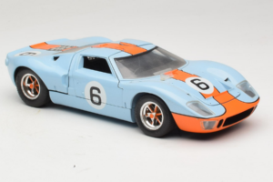 Ford GT40 Gulf #6 J. Ickx / J. Oliver 24 Hours of Le Mans 1969 Revell 1:18 48824 Metal — zdjęcie 6 z 8