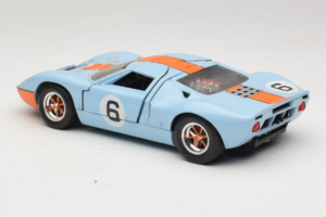 Ford GT40 Gulf #6 J. Ickx / J. Oliver 24 Hours of Le Mans 1969 Revell 1:18 48824 Metal — zdjęcie 7 z 8