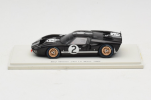 Ford GT40 Mk II #2 B. McLaren / C. Amon Shelby American Winner 24 Hours of Le Mans 1966 Spark 1:43 43LM66-O1 Żywica