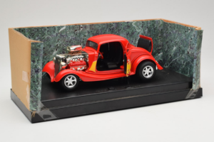 Ford High Tech Czerwony z Płomieniem American Muscle 1:18 7726 Metal — zdjęcie 2 z 4