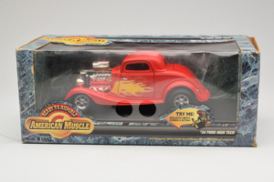 Ford High Tech Czerwony z Płomieniem American Muscle 1:18 7726 Metal — zdjęcie 4 z 4