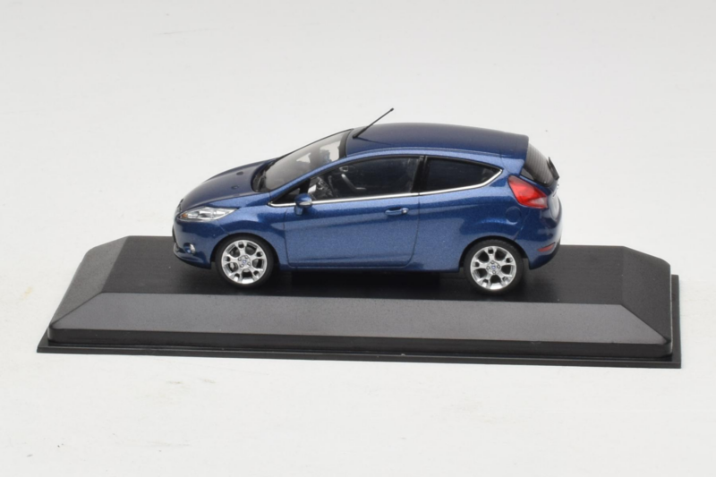 Ford Ka Dark Blue Metallic Minichamps 1:43 FORD004 Metal