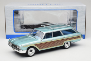 Ford Country Squire Niebieski MCG 1:18 MCG18049 Metal — zdjęcie 6 z 6