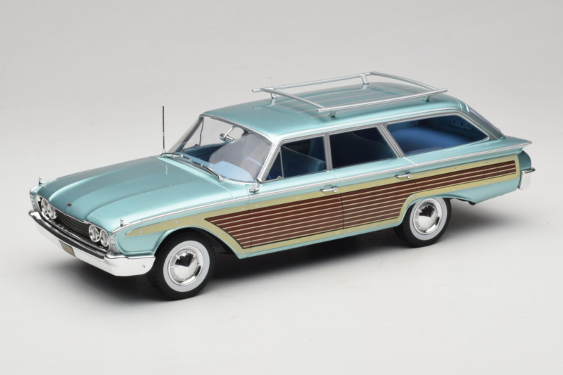Ford Country Squire Niebieski MCG 1:18 MCG18049 Metal