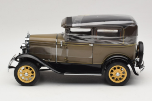 Ford Model A Tudor Chicle Drab Motor City 1:18 41003 Metal — zdjęcie 3 z 6