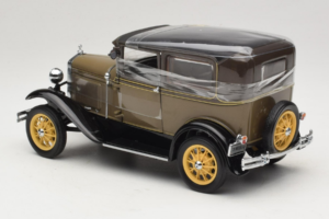 Ford Model A Tudor Chicle Drab Motor City 1:18 41003 Metal — zdjęcie 5 z 6