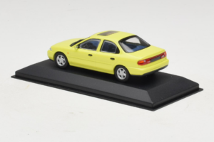 Ford Mondeo Mk1 Citrus Yellow Minichamps 1:43 MIN0821001 Metal — zdjęcie 3 z 4