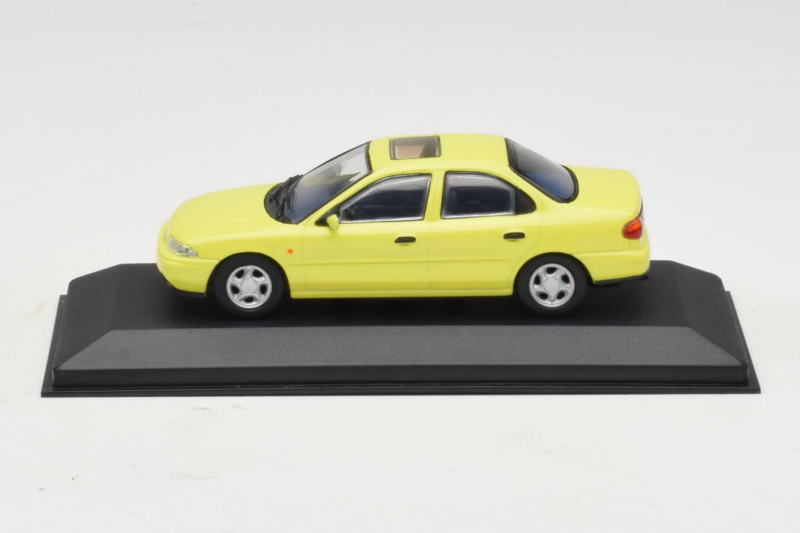 Ford Mondeo Mk1 Citrus Yellow Minichamps 1:43 MIN0821001 Metal