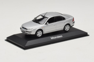 Ford Mondeo Mk3 Sedan Srebrny Minichamps 1:43 MONDEO005 Metal — zdjęcie 2 z 4