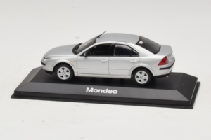 Ford Mondeo Mk3 Sedan Srebrny Minichamps 1:43 MONDEO005 Metal