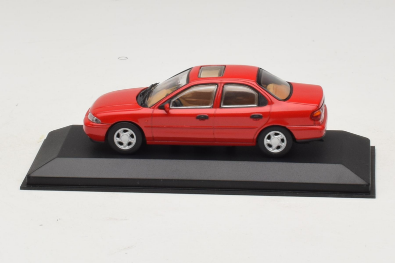 Ford Mondeo Mk1 Sedan Czerwony Minichamps 1:43 082000 Metal