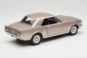 Ford Mustang 1964 1/2 Srebrny Mira 1:18 6127 Metal — zdjęcie 3 z 8
