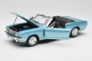 Ford Mustang Convertible Arcadian Blue Revell 1:18 8832-F1 Metal — zdjęcie 2 z 8