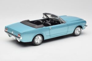 Ford Mustang Convertible Arcadian Blue Revell 1:18 8832-F1 Metal — zdjęcie 3 z 8